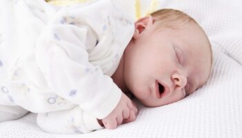 Como Fazer o Bebê Parar acordar de Madrugada?